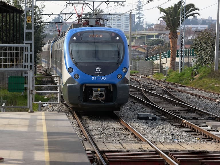 Presidente Boric anuncia trazado de tren que conectará Santiago con Valparaíso