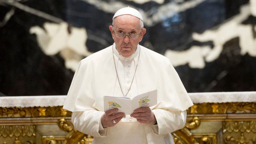 Papa Francisco está hospitalizado en Roma para someterse a una operación al colon