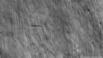 ¿Una tabla de surf en la Luna? La NASA divisa objeto girando rápidamente alrededor del satélite