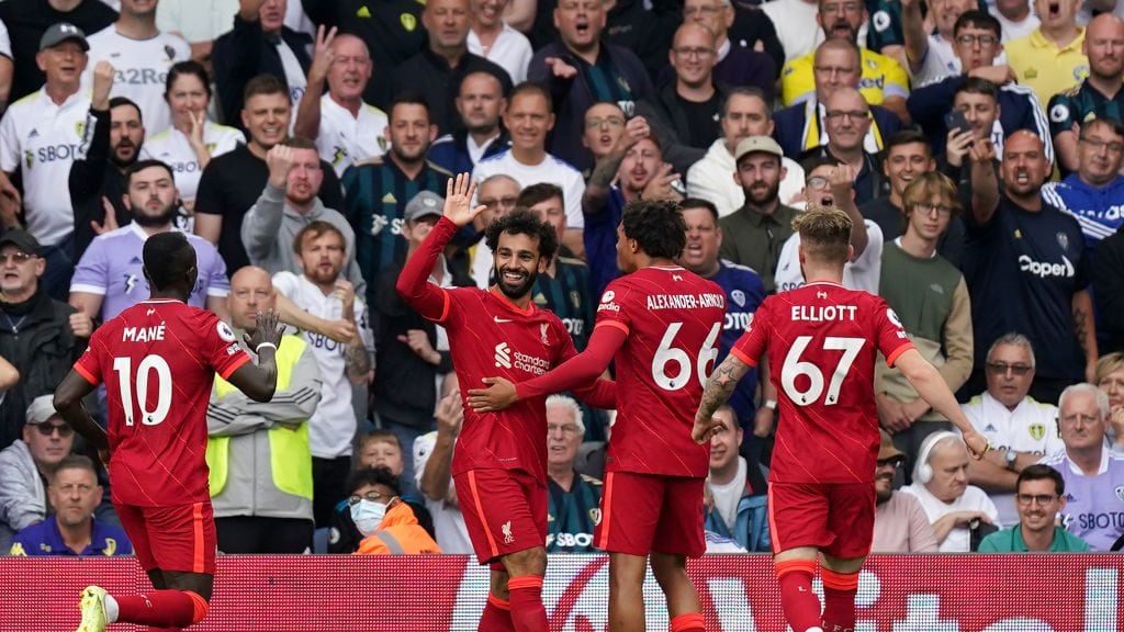 Liverpool sufrió grave lesión de un futbolista pero goleó al Leeds United de Marcelo Bielsa