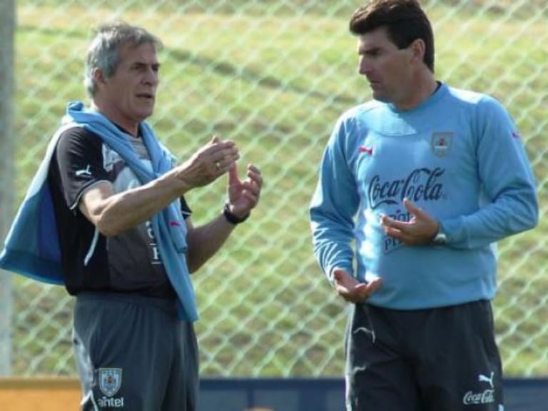 Ayudante del Maestro Tabárez, Mario Rebollo: Me gustaría dirigir a Colo ...