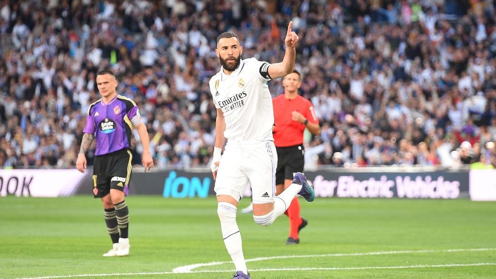 Karim Benzemá se luce con un triplete de récord en la goleada de Real Madrid al Valladolid