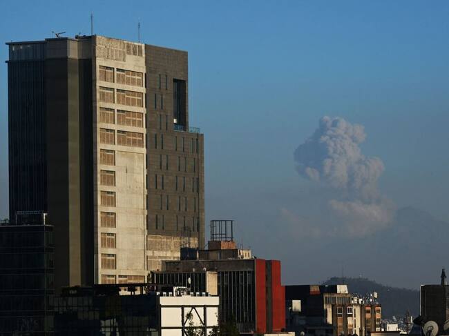 Las cenizas del volcán Popocatépetl llegan hasta la capital de México