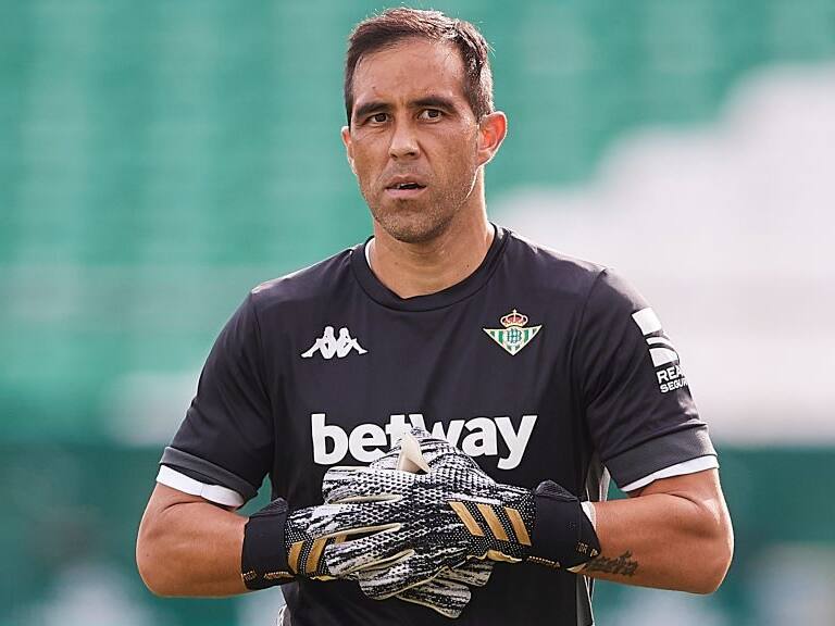 SEVILLE, SPAIN - SEPTEMBER 20: Claudio Bravo of Real Betis looks on prior to the LaLiga Santander match between Betis and Valladolid at Estadio Benito Villamarin on September 20, 2020 in Seville, Spain. (Photo by Fran Santiago/Getty Images)
