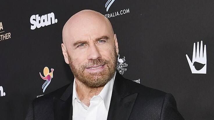 Los detalles de la visita de John Travolta a Chile: intentó mantener un bajo perfil y fue captado acariciando a un perrito policial