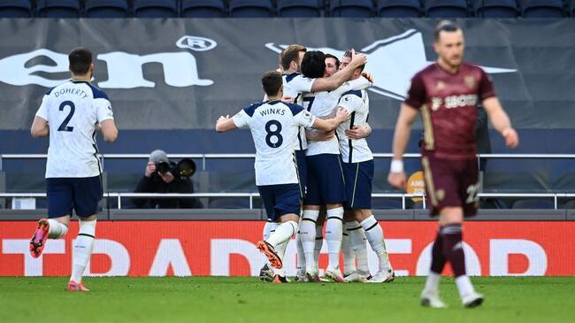 LONDON, ENGLAND - JANUARY 02: Toby Alderweireld of Tottenham Hotspur celebrates with teammates after scoring their team's third goal during the Premier League match between Tottenham Hotspur and Leeds United at Tottenham Hotspur Stadium on January 02, 2021 in London, England. The match will be played without fans, behind closed doors as a Covid-19 precaution. (Photo by Andy Rain - Pool/Getty Images)