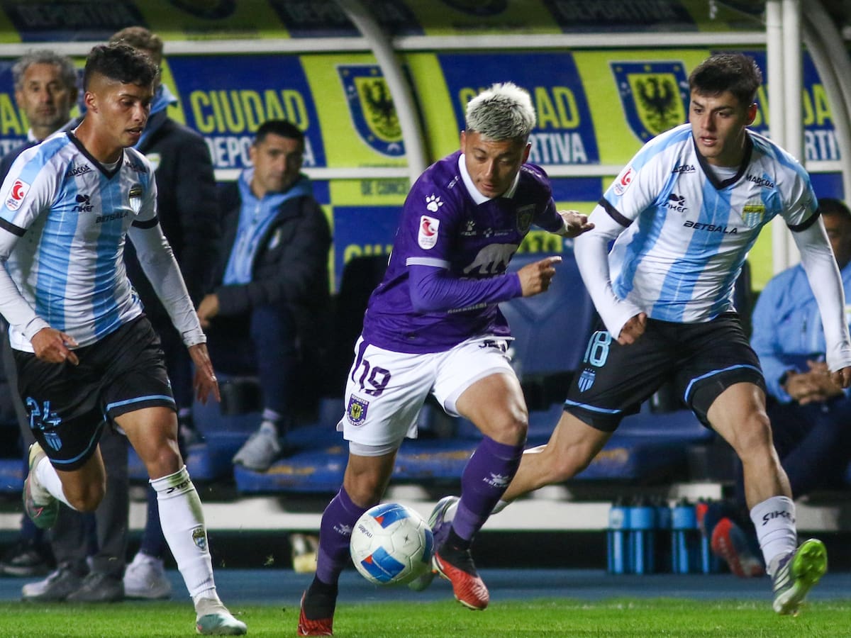 Deportes Concepción vence con drama a Magallanes y se ilusiona con el ascenso directo en la Primera B