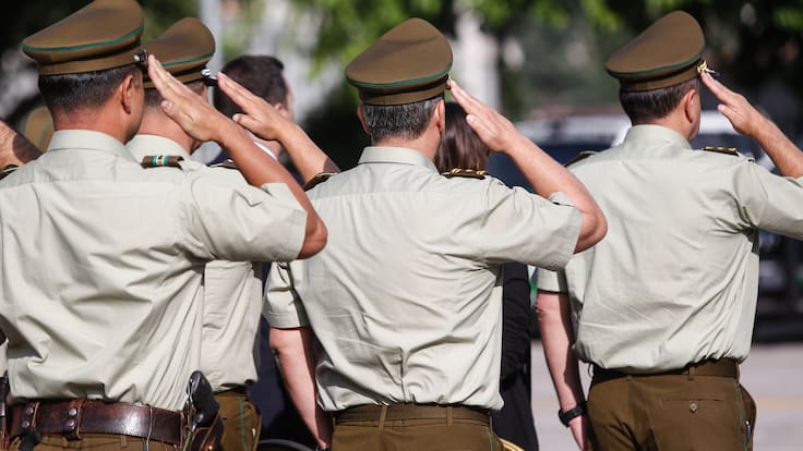 Con sueldos que incluso superan los $3 millones: estas son las ofertas de trabajo que tiene Carabineros de Chile