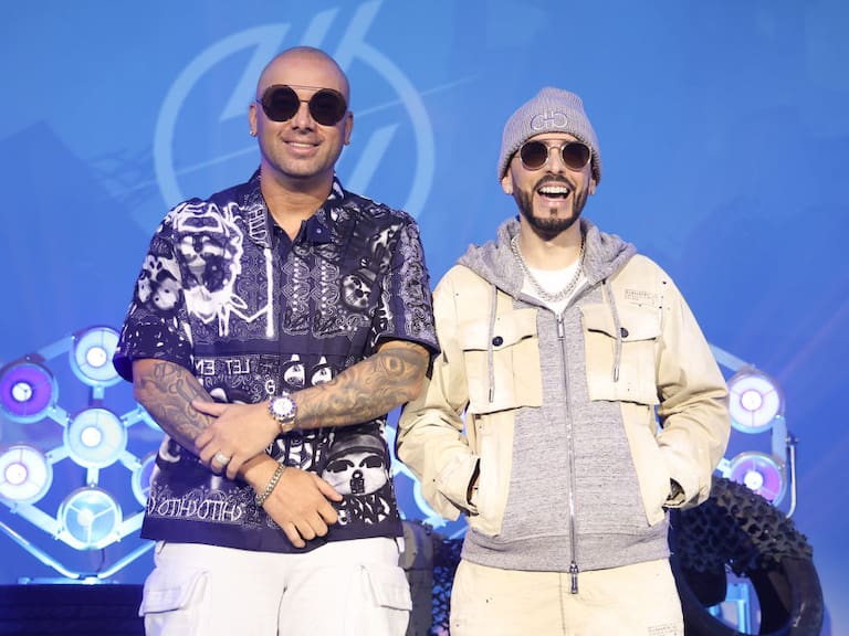 “¿Es asiático?" Wisin publicó fotos sin sus clásicos lentes (y las redes sociales no se demoraron en reaccionar)
