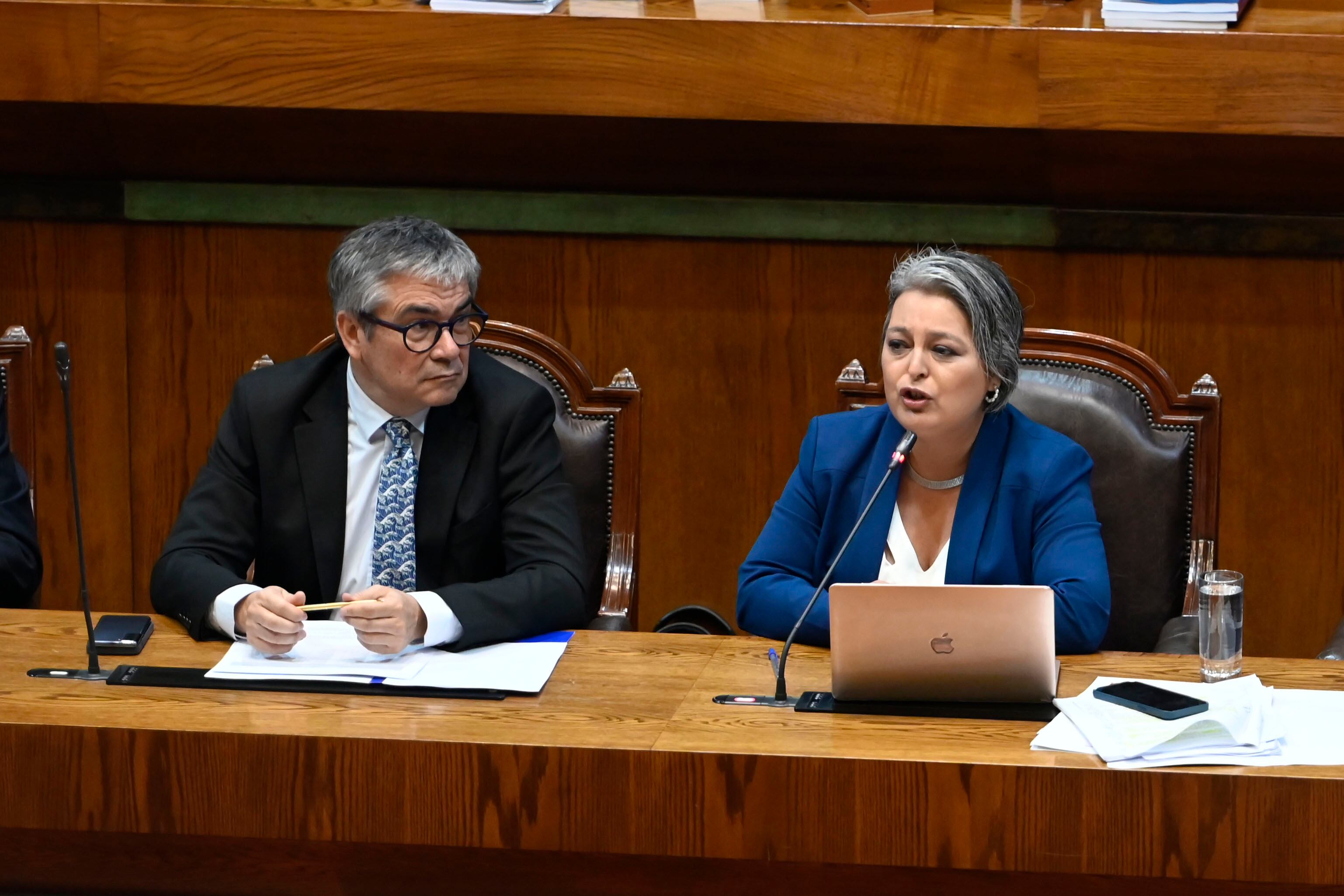 23 DE ENERO DE 2024 / VALPARAISO Mario Marcel , Jeannette Jara , durante la sesión donde crea un nuevo Sistema Mixto de Pensiones y un Seguro Social en el pilar contributivo, mejora la Pensión Garantizada Universal y establece beneficios y modificaciones regulatorias que indica. FOTO: PABLO OVALLE ISASMENDI/ AGENCIAUNO