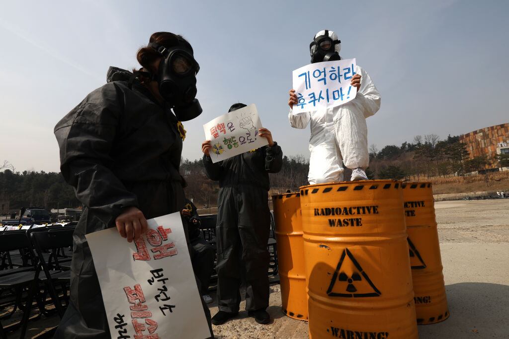 Protesta contra el vertido del agua de la central de Fukushima