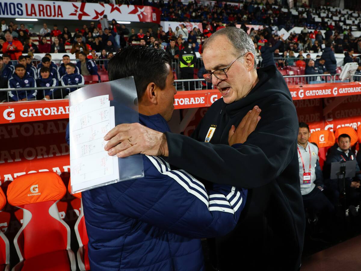 Bielsa mira con optimismo el futuro de La Roja pese a ser colista de Eliminatorias: “Hay 10, 12 jugadores jóvenes que pueden ser importantes”