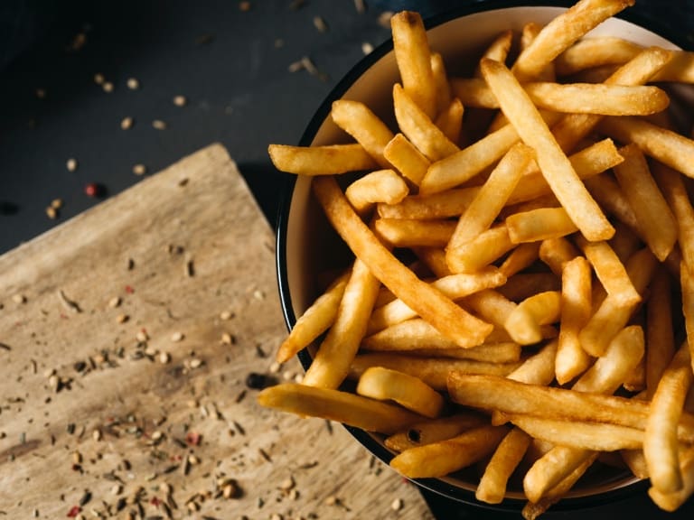 Cada tres minutos alguien las compra en Chile: este domingo es el Día Mundial de las Papas Fritas