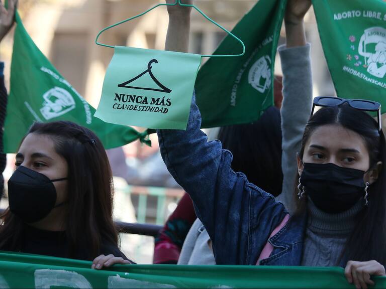 Este lunes, por 7 votos contra 6, la comisión de Mujeres de la Cámara de Diputadas y Diputados rechazó la idea de legislar el proyecto de ley que permite la despenalización del aborto.