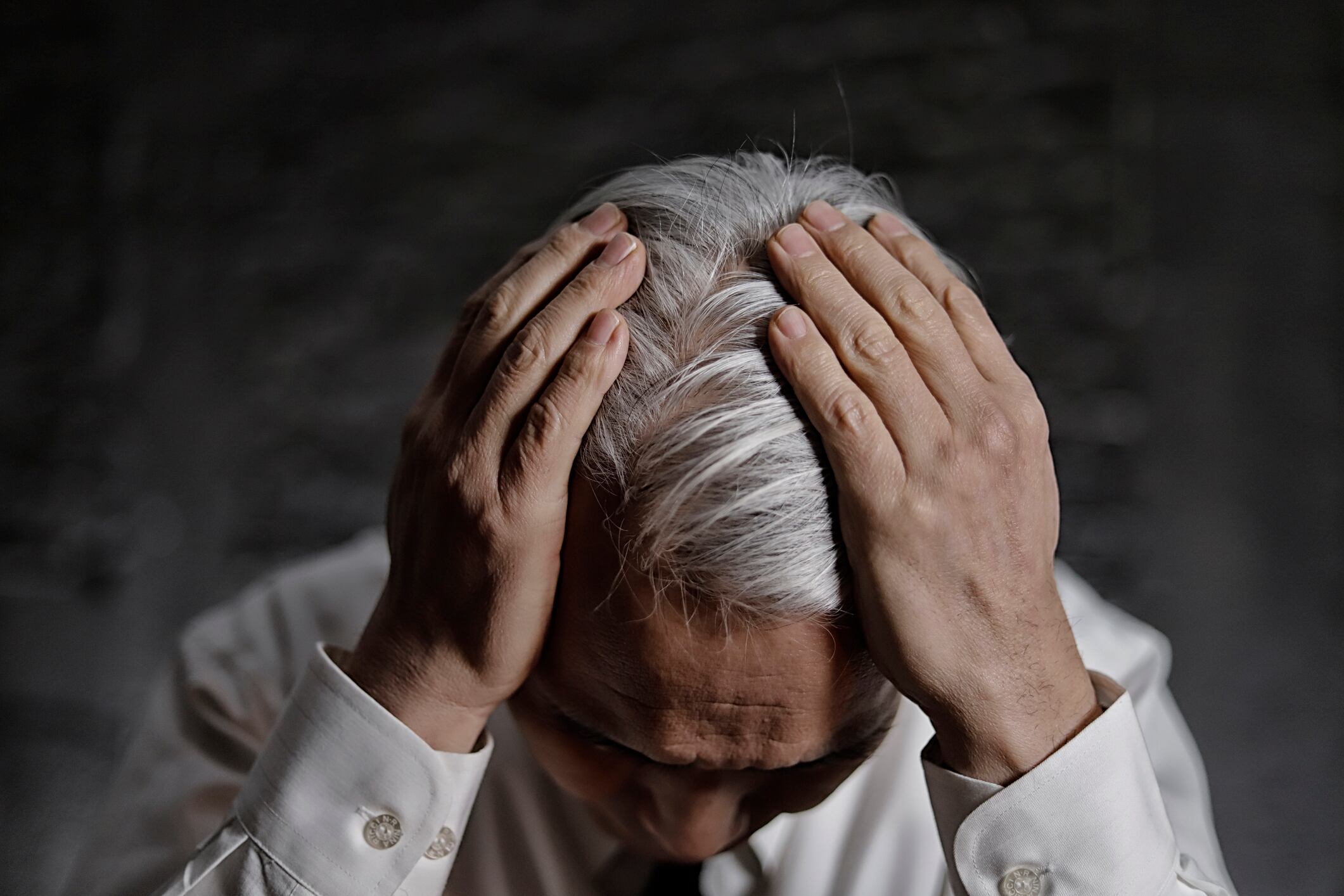 Deshazte de las canas de forma natural y recupera tu color con ingredientes que probablemente ya tienes en casa