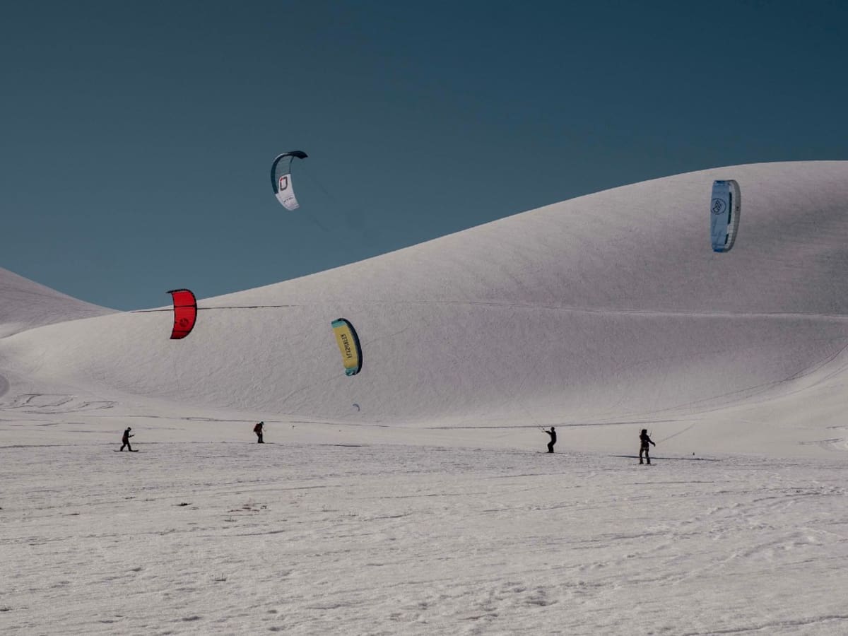 Velas, nieve y adrenalina: el espectacular desafío que reunirá a deportistas de cinco países en Chile