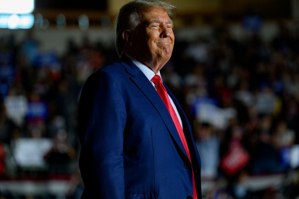 Donald Trump saluda en un evento en EEUU