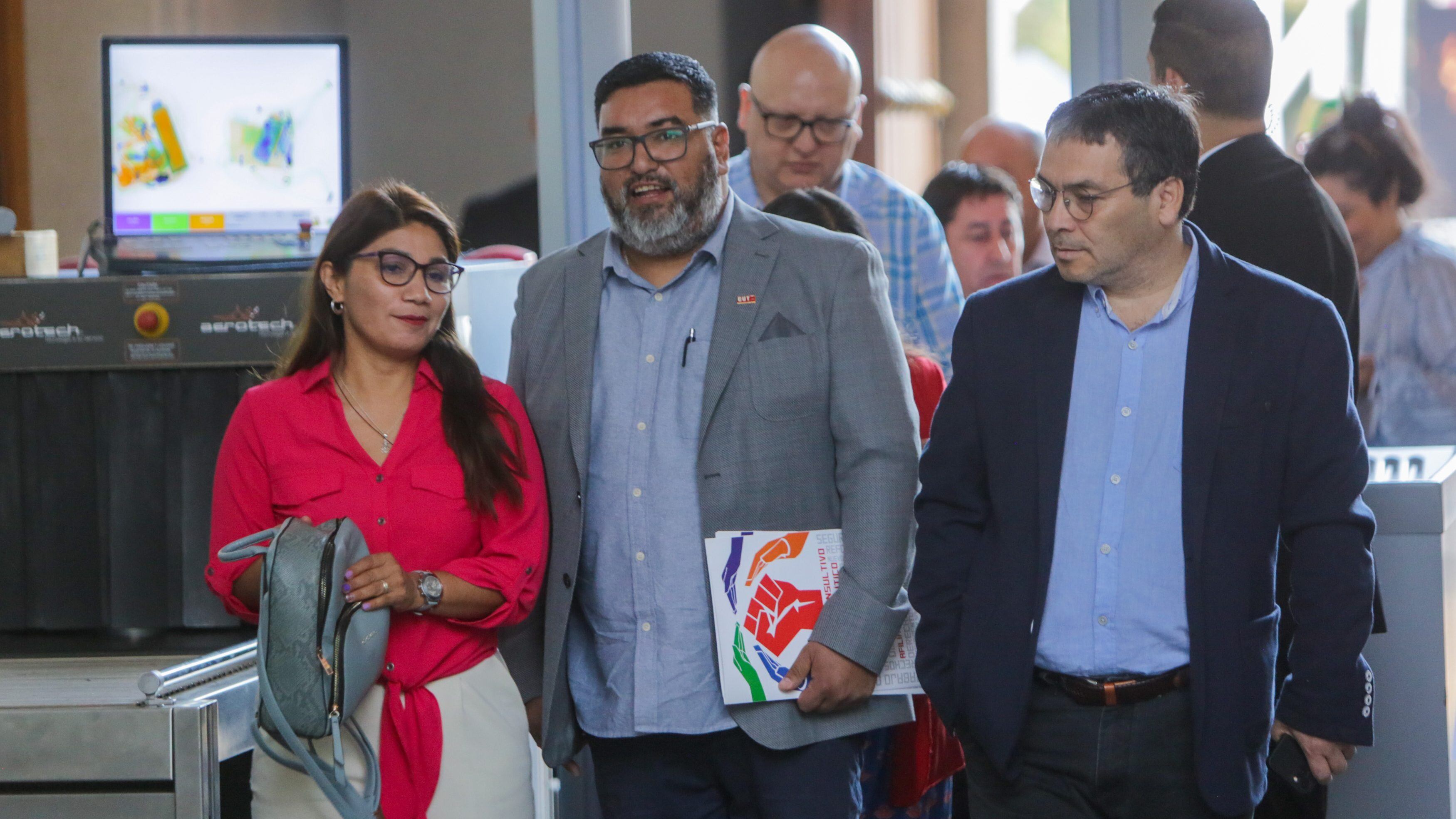 23 DE MARZO 2023/SANTIAGOEl presidente de la CUT, David Acuña Millahueique, ingresa junto con la comitiva de la Central Unitaria de Trabajadores CUT, al Palacio de La Moneda.
FOTO: LUKAS SOLIS/AGENCIAUNO