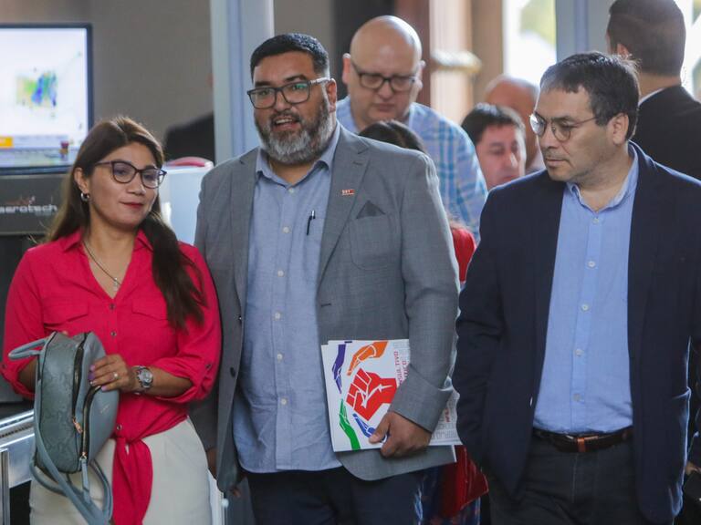 23 DE MARZO 2023/SANTIAGOEl presidente de la CUT, David Acuña Millahueique, ingresa junto con la comitiva de la Central Unitaria de Trabajadores CUT, al Palacio de La Moneda.
FOTO: LUKAS SOLIS/AGENCIAUNO
