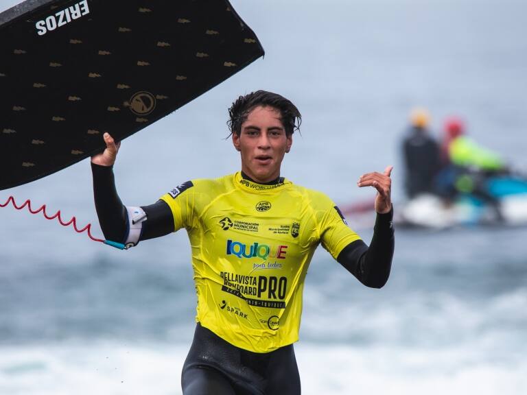 «El Cacique del bodyboard»: Joaquín Soto, el excadete de Colo Colo que pelea por el título en Iquique