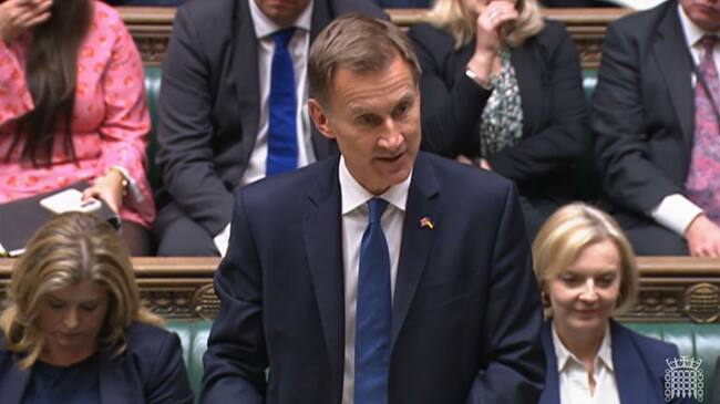 El nuevo ministro de finanzas británico, Jeremy Hunt, ante el parlamento