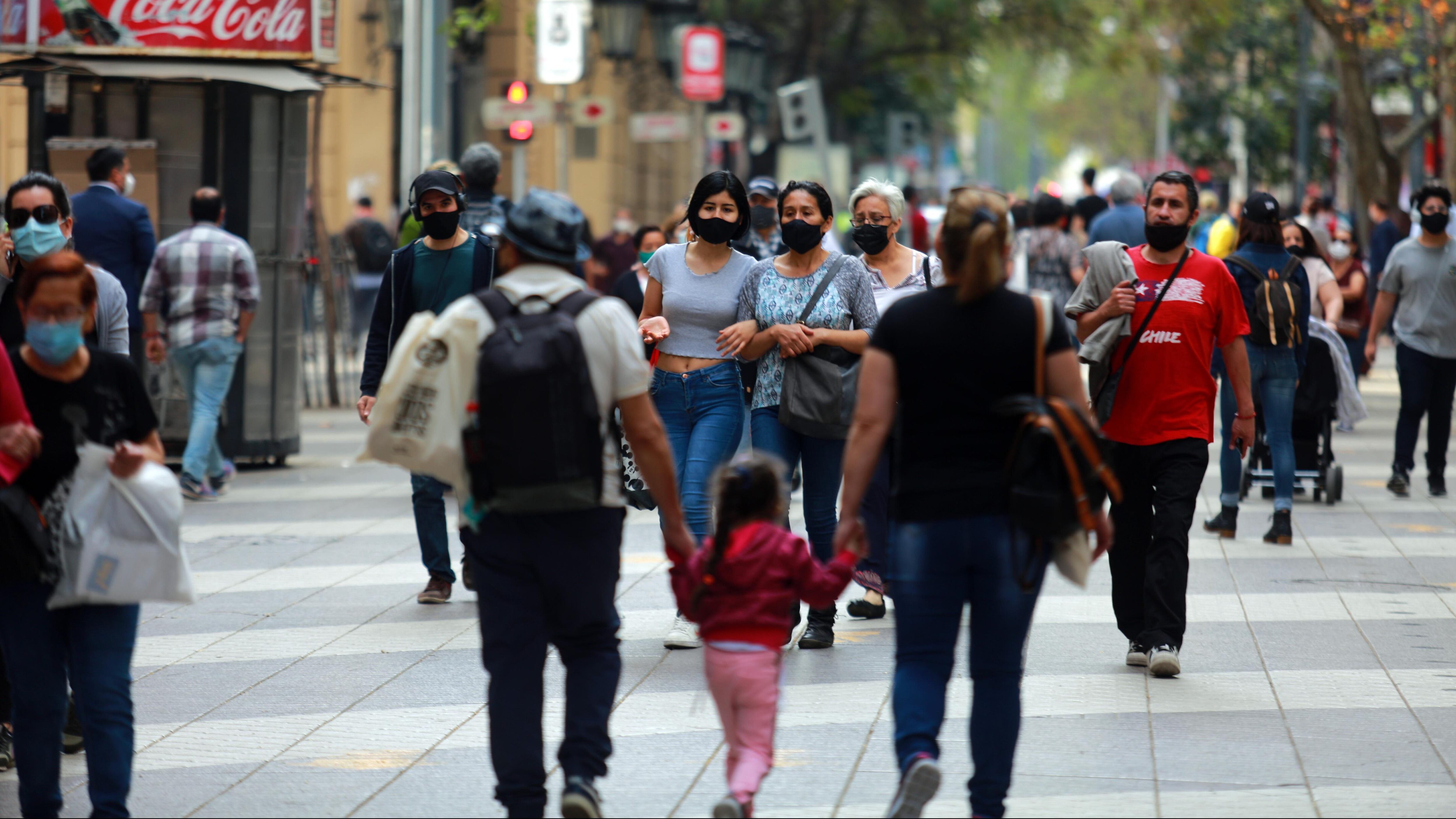 24 de Septiembre de 2020/SANTIAGOPersonas transitando en Paseo Ahumada, durante vuelta a la normalidad y aglomeraciones de gente en el centro de la comuna de Santiago, donde hoy se registraron 124 nuevos fallecidos, siendo la cifra mas alta de los ultimos 2 meses, en medio de la pandemia de COVID-19.
FOTO: JOSE FRANCISCO ZUÑIGA/ AGENCIAUNO
