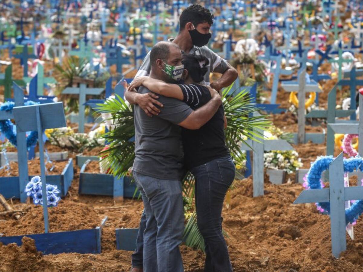 Brasil se convirtió en el segundo país del mundo con más fallecidos por Covid-19 y los contagiados superaron los 820 mil casos