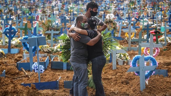 Funeral de víctima del Covid-19 en Manaos
