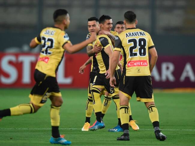 Chile's Coquimbo players celebrate after scoring against Peru's Sport Huancayo during their closed-door Copa Sudamericana round before the quarterfinals football match at the National Stadium in Lima, on December 2, 2020. (Photo by ERNESTO BENAVIDES / AFP) (Photo by ERNESTO BENAVIDES/AFP via Getty Images)