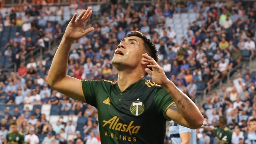 Felipe Mora vive emotivo regreso a las canchas tras un año sin jugar: "Al terminar el partido, uno de mis hijos lloró"