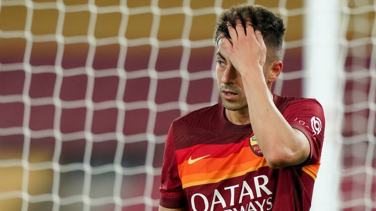 Stephan El Shaarawy of AS Roma looks dejected during the Serie A match between AS Roma and SS Lazio at Stadio Olimpico, Rome, Italy on 15 May 2021. (Photo by Giuseppe Maffia/NurPhoto via Getty Images)
