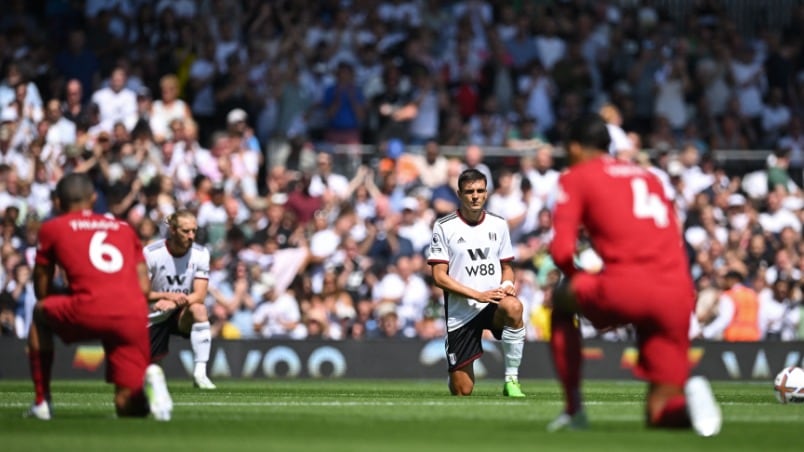 Jugadores de Premier League retomarán el gesto de arrodillarse en mensaje contra el racismo