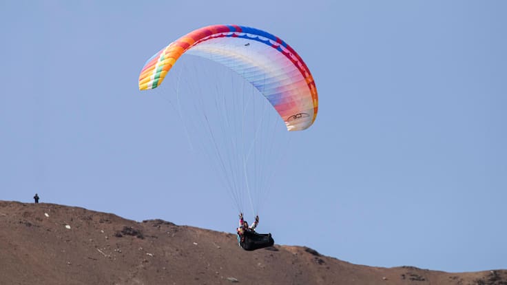 Gendarme sufre accidente mientra practicaba parapente en Temuco: está en estado crítico y con daño cerebral