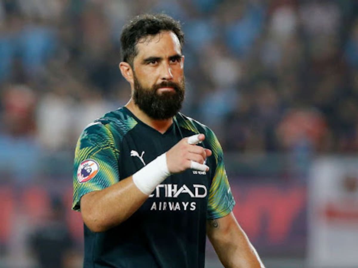 Claudio Bravo llamó a respetar la cuarentena: «No salgas y quédate en casa la con…»