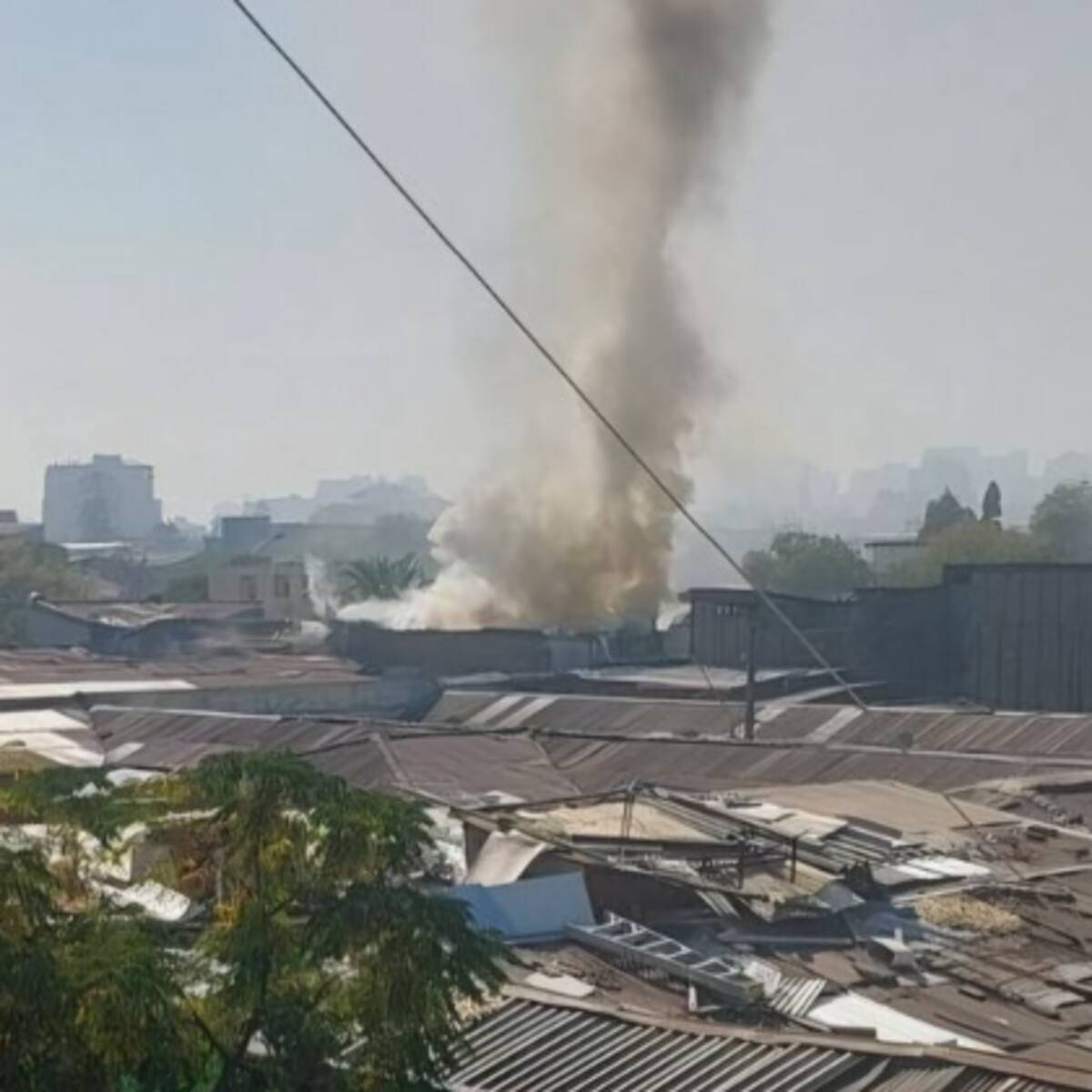 Incendio afecta vivienda en Santiago: emergencia movilizó a nueve compañías de Bomberos