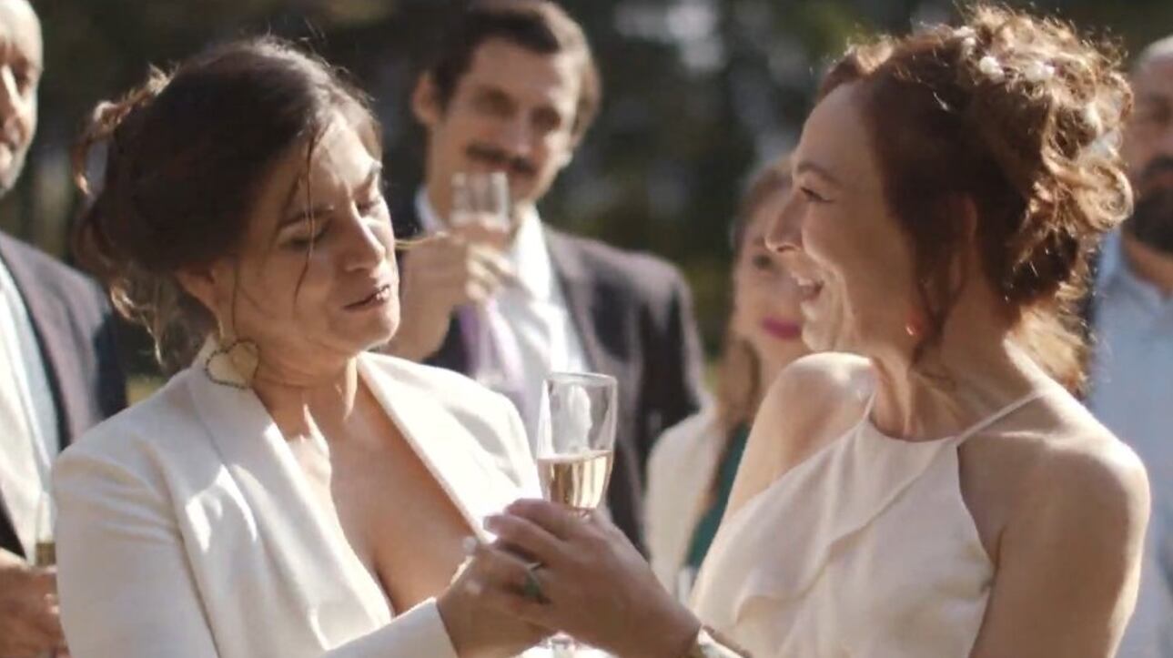 Justo cuando se aprobó el Matrimonio Igualitario: Demente cerró con boda homosexual