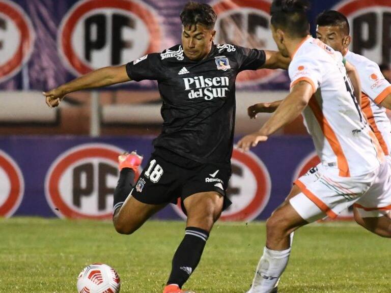 03 DE ABRIL 2021 / El SALVADOR Ivan Morales (i) patea el balón, anota su gol y el 0-1, durante el partido valido por la fecha 2 del Campeonato Nacional AFP PlanVital 2021 ,entre Cobresal vs Colo Colo , disputado en el Estadio El Cobre
FOTO CAMILO ALFARO / AGENCIAUNO