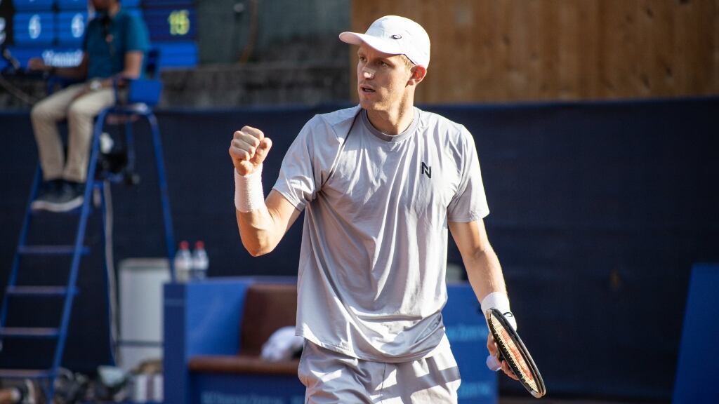 Nicolás Jarry sufre una dolorosa caída ante Albert Ramos Viñolas y queda fuera en los cuartos de final de Gstaad