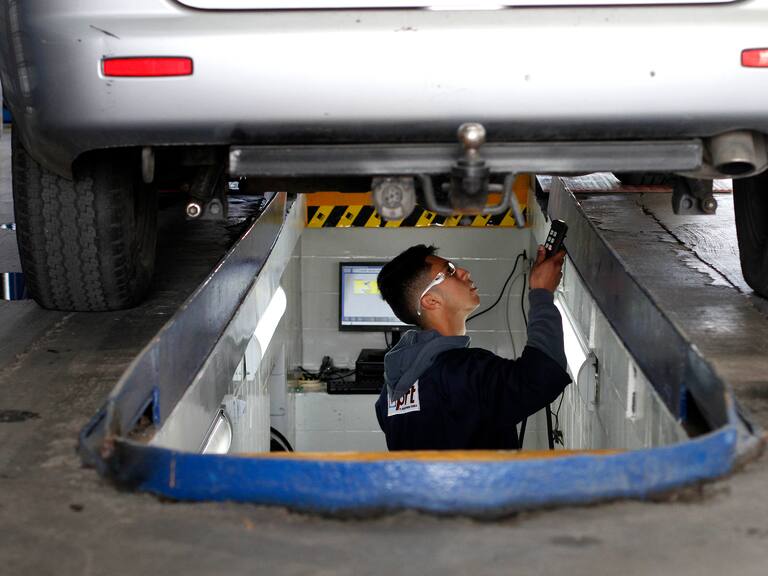 Cuándo debo realizar la revisión técnica de mi auto este 2024 (y qué documentos necesito)