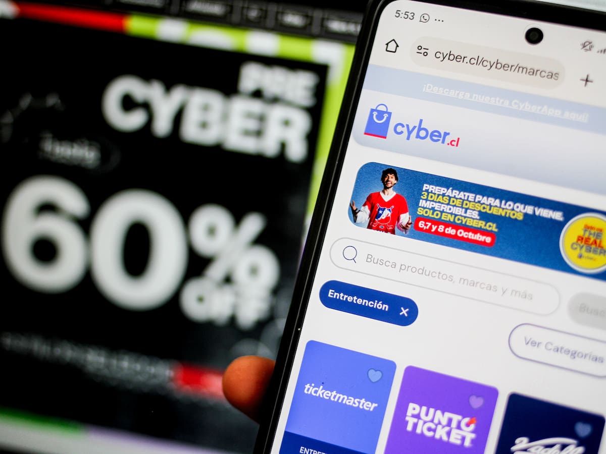 “No es solo darse un gusto”: psicólogo advierte sobre el patrón detrás de las compras impulsivas en el Cyber