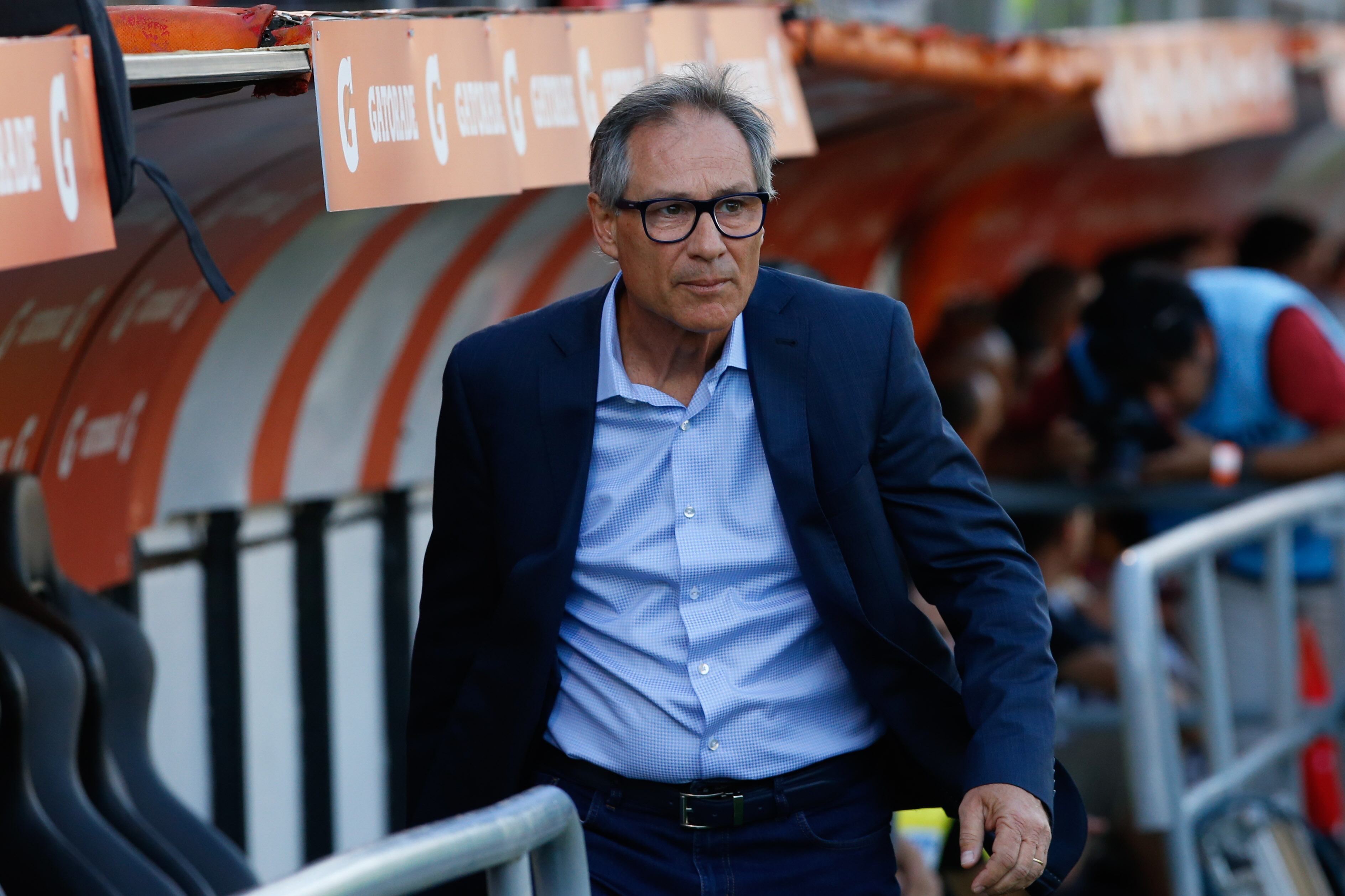 10 de Marzo del 2020/SantiagoEl Director Técnico de Universidad Católica Ariel Holan(c) ,durante el partido valido por la Fase de Grupos de la Conmebol Libertadores 2020, entre Universidad Catolica vs America de Cali, disputado en el Estadio San Carlos de Apoquindo.
FOTO:FRANCISCO LONGA/AGENCIAUNO