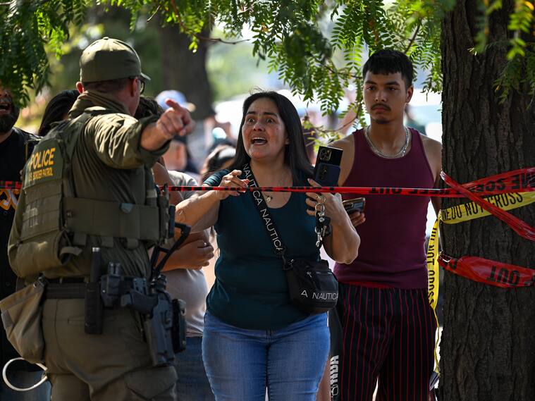 CHICAGO, ILLINOIS - OCTOBER 4: Elizebeth Ruiz argues with a Federal Agent after her son was arrested by agents along Kedzie Avenue in the Brighton Park Neighborhood as Federal Agents were investigating a shooting on October 4, 2025 in Chicago, Illinois. Federal Agents shot an individual in the area after a confrontation. President Donald Trumps's administration continues to enforce immigration laws in Chicago and the surrounding suburbs during Operation Midway Blitz. (Photo by Joshua Lott/The Washington Post via Getty Images)