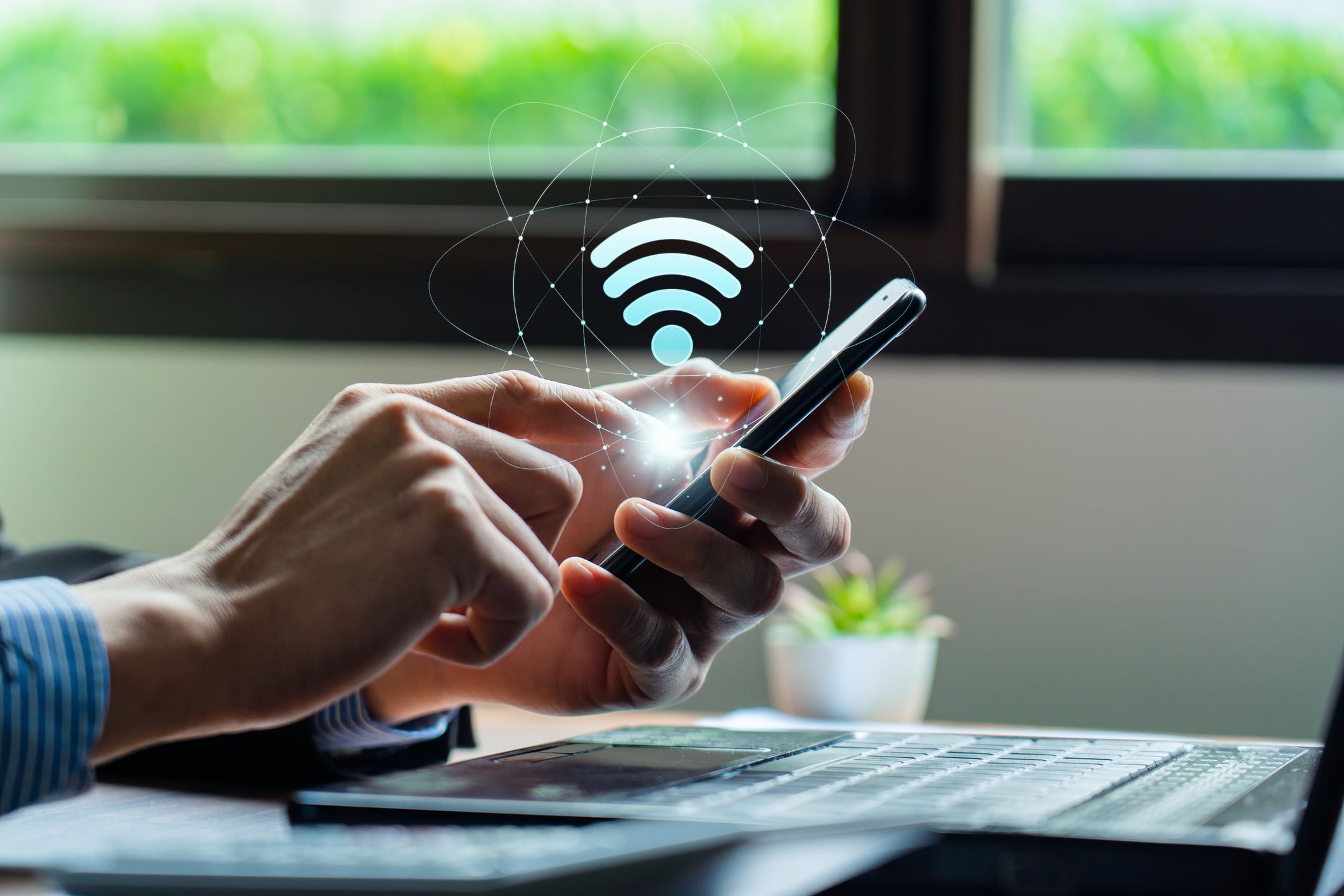 Por qué NO se recomienda tener activado el WiFi en el celular cuando estas fuera de casa