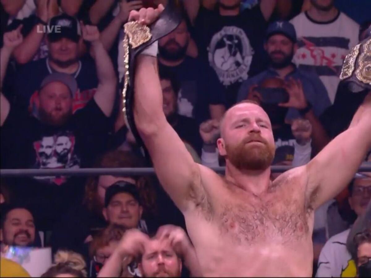 Jon Moxley derrotó en un squash a CM Punk y se convirtió en el campeón indiscutido de AEW