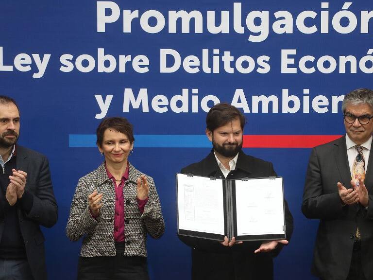 «Se acabaron los tratos especiales»: Presidente Boric promulga nueva Ley de Delitos Económicos