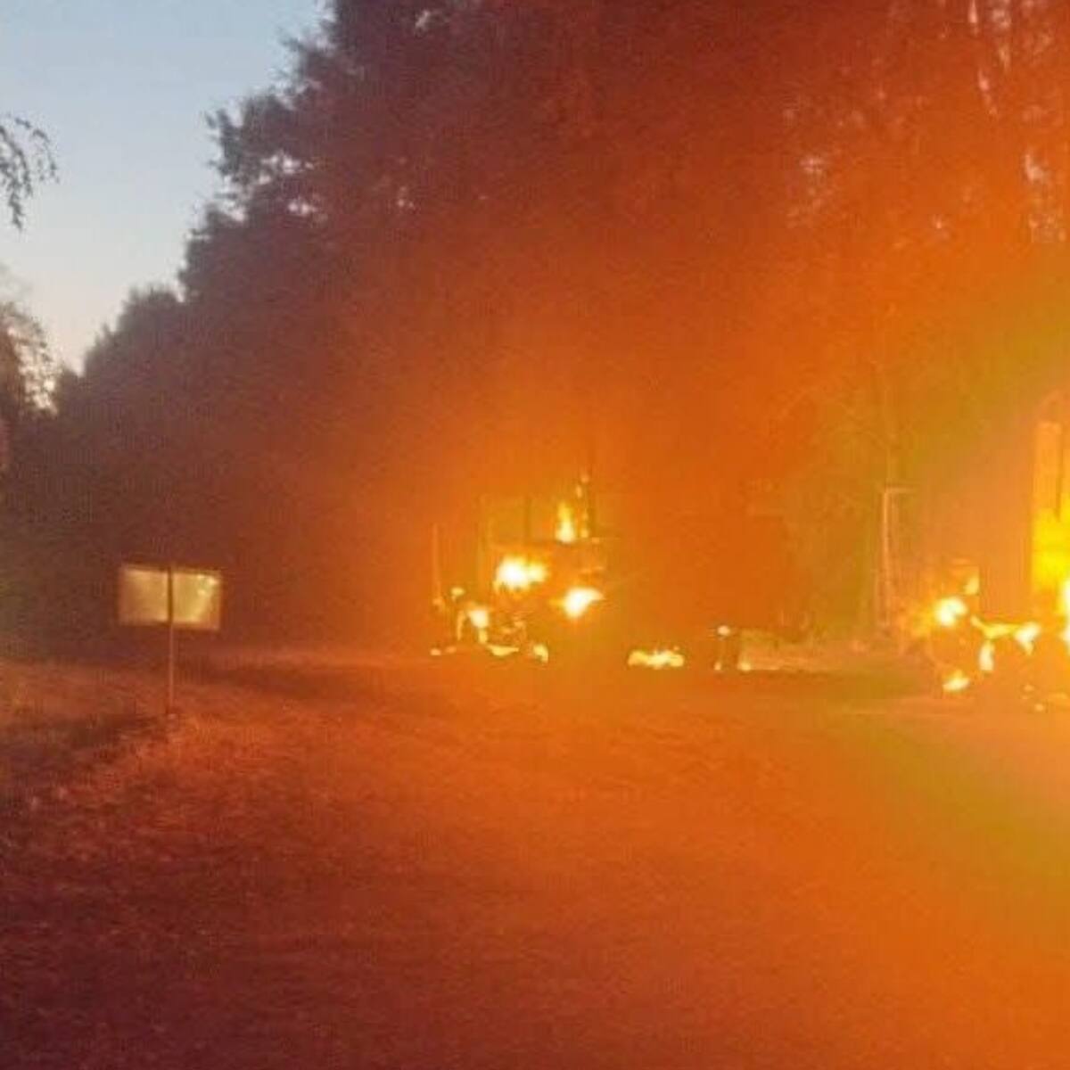 Queman dos camiones en nuevo ataque incendiario en Victoria: lugar permanece bajo resguardo militar
