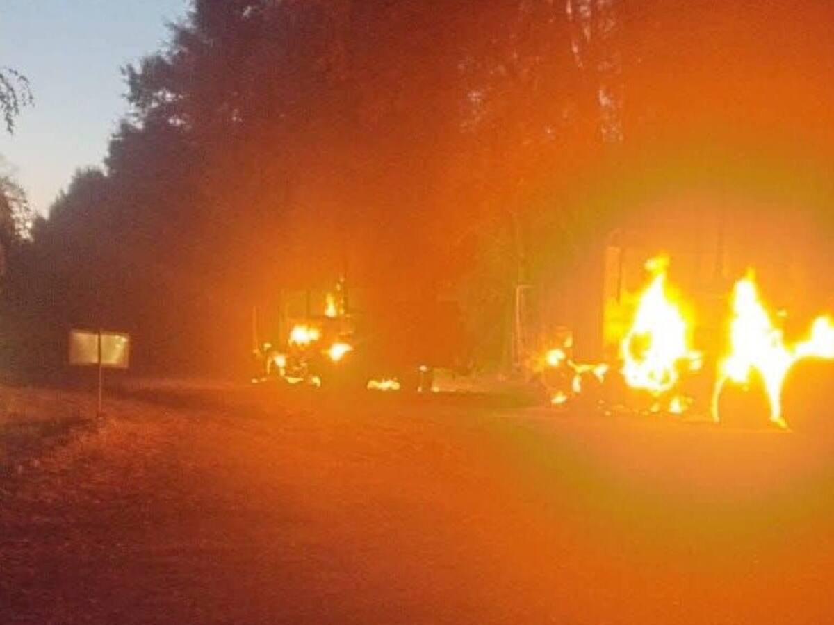 Queman dos camiones en nuevo ataque incendiario en Victoria: lugar permanece bajo resguardo militar