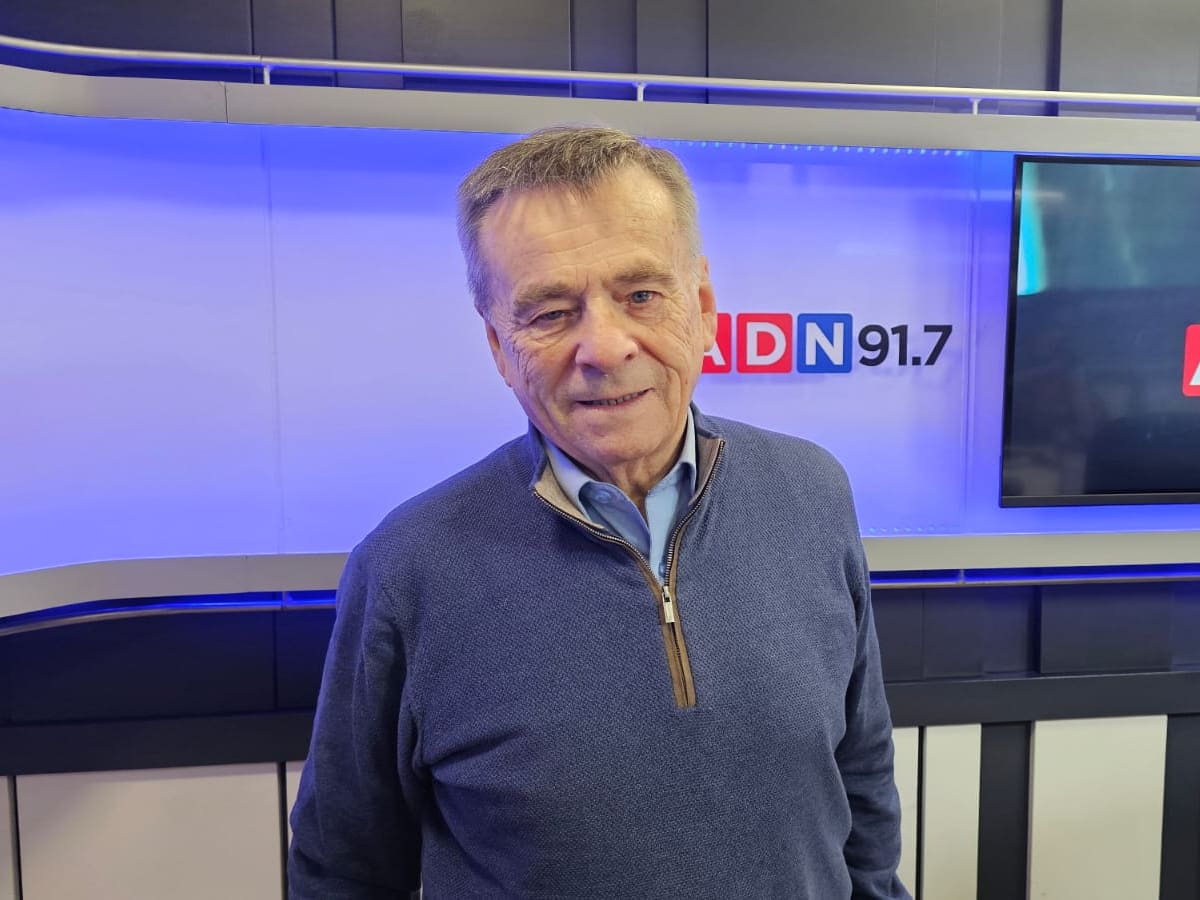 “Tuya mía” llega a ADN con Vladimiro Mimica para recorrer el fútbol, la historia y las nuevas voces: cuándo y a qué hora comienza