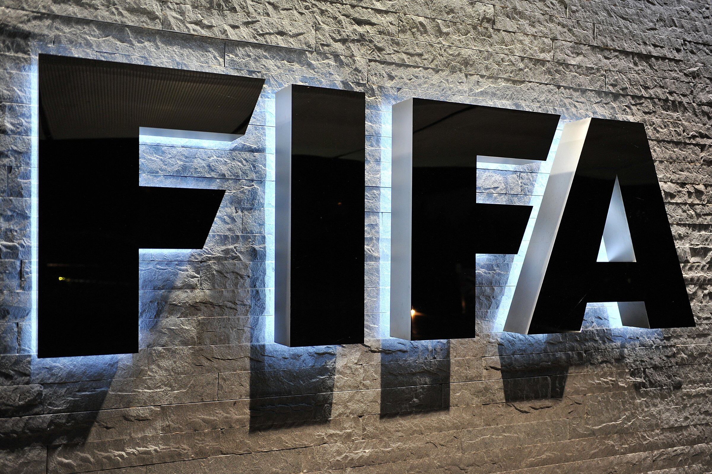 Logo de la FIFA en sede de Suiza