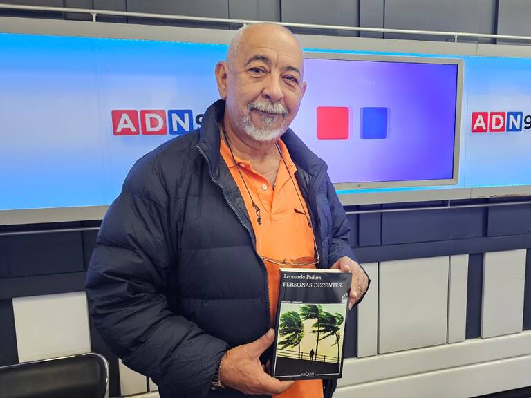 Leonardo Padura, escritor cubano, presenta su libro Personas Decentes: “Estamos viviendo una crisis en que falta prácticamente todo”